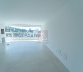 Apartamento no Bairro Vila Nova em Blumenau com 3 Dormitórios (3 suítes) e 121 m² - 89924
