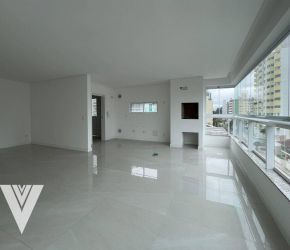 Apartamento no Bairro Vila Nova em Blumenau com 3 Dormitórios (3 suítes) e 121 m² - AP1590