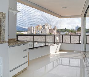 Apartamento no Bairro Vila Nova em Blumenau com 3 Dormitórios (3 suítes) e 110 m² - TE95