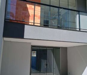Casa no Bairro Água Verde em Blumenau com 3 Dormitórios (1 suíte) e 121.8 m² - V01514
