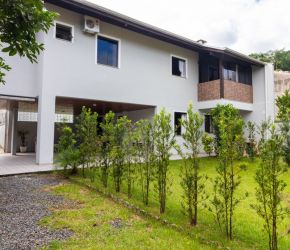 Casa no Bairro Água Verde em Blumenau com 4 Dormitórios (1 suíte) e 201.24 m² - 3319130
