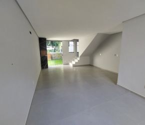 Casa no Bairro Água Verde em Blumenau com 1 Dormitórios (1 suíte) e 138 m² - 400