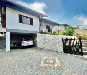 Casa no Bairro Água Verde em Blumenau com 3 Dormitórios (1 suíte) e 179.47 m² - 8170