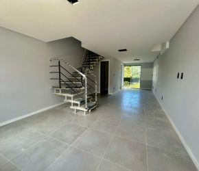 Casa no Bairro Água Verde em Blumenau com 2 Dormitórios (2 suítes) e 105 m² - 1914