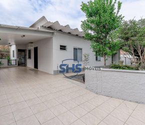 Casa no Bairro Água Verde em Blumenau com 4 Dormitórios (1 suíte) e 172 m² - CA2592