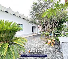 Casa no Bairro Água Verde em Blumenau com 4 Dormitórios (1 suíte) e 172 m² - CA03323V