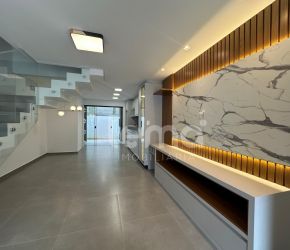 Casa no Bairro Água Verde em Blumenau com 3 Dormitórios (1 suíte) e 104.98 m² - 5421090