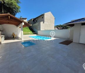 Casa no Bairro Água Verde em Blumenau com 2 Dormitórios (2 suítes) e 143 m² - 871829