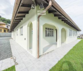 Casa no Bairro Fortaleza em Blumenau com 6 Dormitórios (1 suíte) e 224 m² - 9512