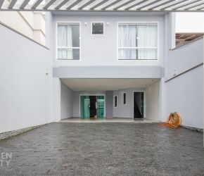 Casa no Bairro Fortaleza Alta em Blumenau com 3 Dormitórios (3 suítes) e 202 m² - 3110782