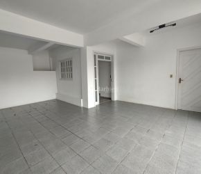 Casa no Bairro Garcia em Blumenau com 4 Dormitórios (1 suíte) e 246 m² - 3824790-L