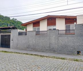 Casa no Bairro Garcia em Blumenau com 5 Dormitórios (1 suíte) - 3301118