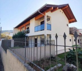 Casa no Bairro Garcia em Blumenau com 5 Dormitórios (4 suítes) e 187 m² - CA0665