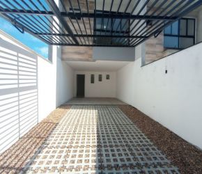 Casa no Bairro Garcia em Blumenau com 3 Dormitórios (1 suíte) e 96 m² - 5610952