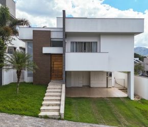 Casa no Bairro Itoupava Central em Blumenau com 3 Dormitórios (3 suítes) e 227 m² - 3319841