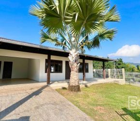 Casa no Bairro Itoupava Central em Blumenau com 3 Dormitórios (1 suíte) e 187 m² - CA2634