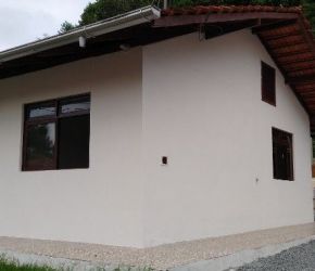 Casa no Bairro Itoupava Central em Blumenau com 2 Dormitórios e 80 m² - CA0182