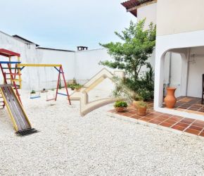 Casa no Bairro Itoupava Norte em Blumenau com 4 Dormitórios e 242 m² - 4660044