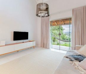 Casa no Bairro Itoupava Norte em Blumenau com 3 Dormitórios (1 suíte) e 250 m² - 8483