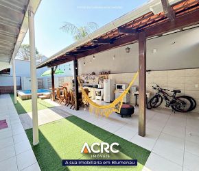 Casa no Bairro Itoupava Norte em Blumenau com 3 Dormitórios e 200 m² - CA03237V
