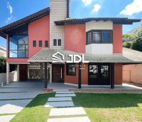 Casa no Bairro Itoupava Norte em Blumenau com 4 Dormitórios (2 suítes) e 350 m² - 3961
