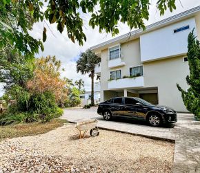 Casa no Bairro Itoupava Norte em Blumenau com 3 Dormitórios (3 suítes) e 402 m² - RD1635