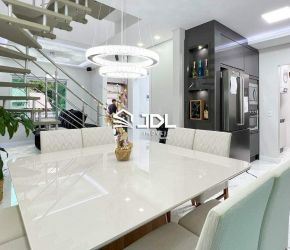 Casa no Bairro Nova Esperança em Blumenau com 3 Dormitórios (1 suíte) e 139 m² - 3996