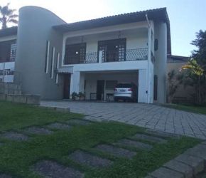 Casa no Bairro Ponta Aguda em Blumenau com 5 Dormitórios (3 suítes) e 289 m² - V01136
