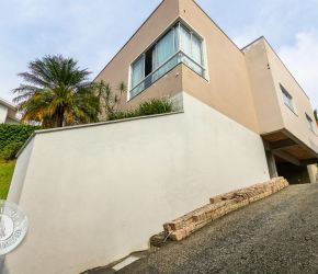 Casa no Bairro Tribess em Blumenau com 3 Dormitórios (1 suíte) - 2175