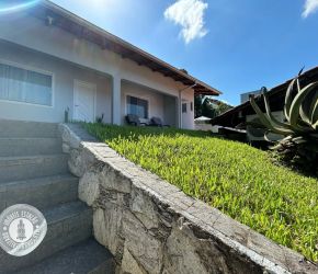Casa no Bairro Tribess em Blumenau com 4 Dormitórios (1 suíte) - 2358