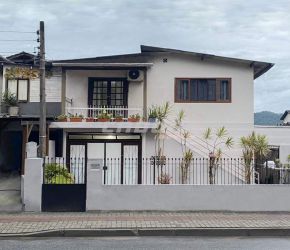 Casa no Bairro Valparaiso em Blumenau com 3 Dormitórios e 299 m² - 160