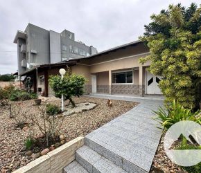 Casa no Bairro Velha em Blumenau com 3 Dormitórios (2 suítes) e 340 m² - CA0245