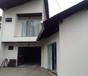 Casa no Bairro Velha Central em Blumenau com 2 Dormitórios (2 suítes) e 217.68 m² - V01562