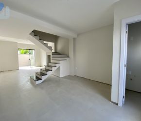 Casa no Bairro Velha Central em Blumenau com 2 Dormitórios (2 suítes) e 87.06 m² - 6061522
