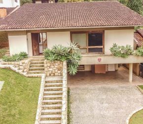 Casa no Bairro Vila Nova em Blumenau com 3 Dormitórios (1 suíte) e 392 m² - CA0854