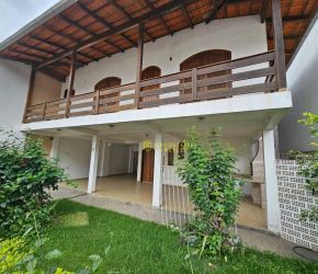 Casa no Bairro Vila Nova em Blumenau com 4 Dormitórios (1 suíte) e 290 m² - CA0013