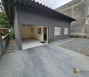 Casa no Bairro Vila Nova em Blumenau com 3 Dormitórios (1 suíte) e 142 m² - CA0771