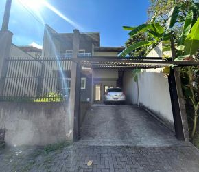 Casa no Bairro Vorstadt em Blumenau com 3 Dormitórios (2 suítes) e 130 m² - 5611175