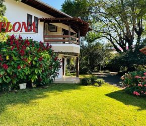 Casa no Bairro Vorstadt em Blumenau com 3 Dormitórios (1 suíte) - 2790