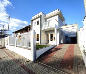 Casa no Bairro Zimbros em Bombinhas com 5 Dormitórios (3 suítes) e 330 m² - 0598