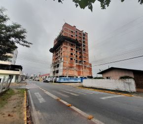 Apartamento no Bairro Taboleiro em Camboriú com 3 Dormitórios (1 suíte) - 473437