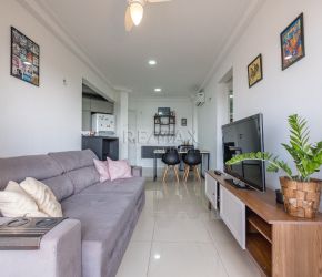 Apartamento no Bairro Abraão em Florianópolis com 2 Dormitórios (1 suíte) - RMX1136