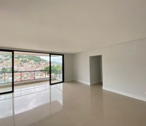 Apartamento no Bairro Agronômica em Florianópolis com 3 Dormitórios (1 suíte) - A3227