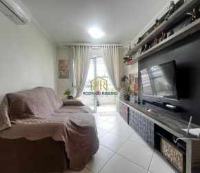 Apartamento no Bairro Agronômica em Florianópolis com 3 Dormitórios (1 suíte) - A3330