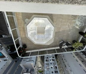 Apartamento no Bairro Agronômica em Florianópolis com 4 Dormitórios (3 suítes) - 649992