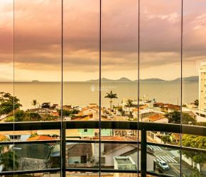 Apartamento no Bairro Balneário em Florianópolis com 3 Dormitórios (3 suítes) e 200 m² - 433221