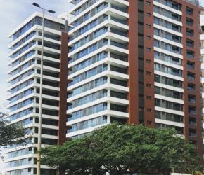 Apartamento no Bairro Beira Mar em Florianópolis com 3 Dormitórios (3 suítes) e 199 m² - AP0865