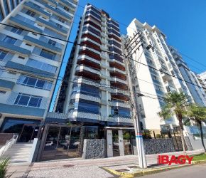 Apartamento no Bairro Beira Mar Norte em Florianópolis com 4 Dormitórios (1 suíte) e 230 m² - 120144