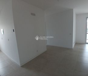 Apartamento no Bairro Campeche em Florianópolis com 3 Dormitórios (1 suíte) - 459595