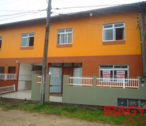 Apartamento no Bairro Campeche em Florianópolis com 2 Dormitórios e 60 m² - 79434